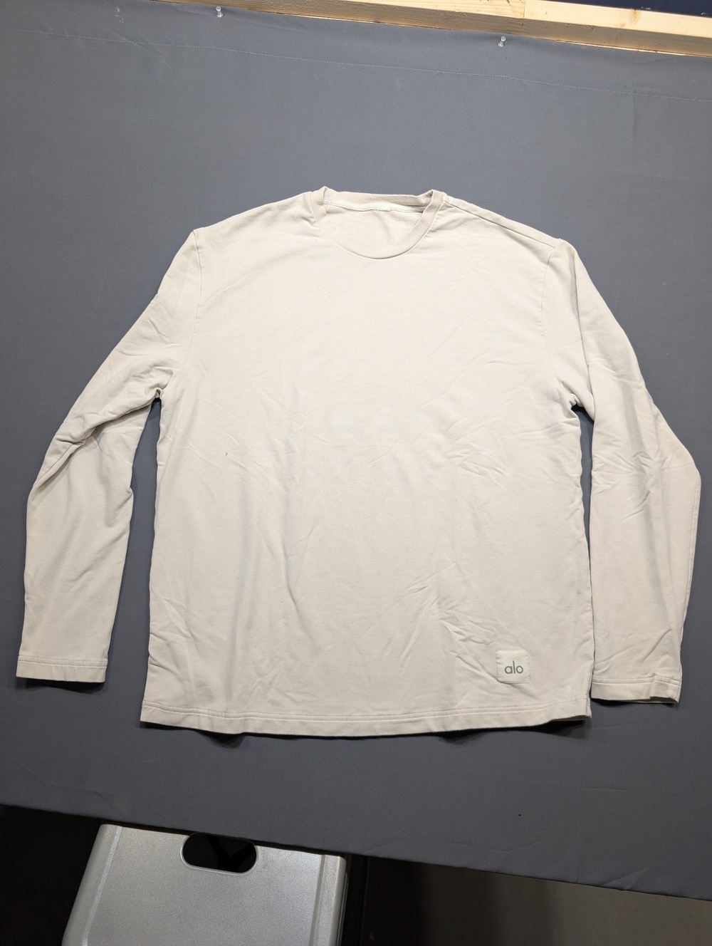 Alo Yoga Men's Long Sleeve Shirt Beige Crew Neck Tee S
